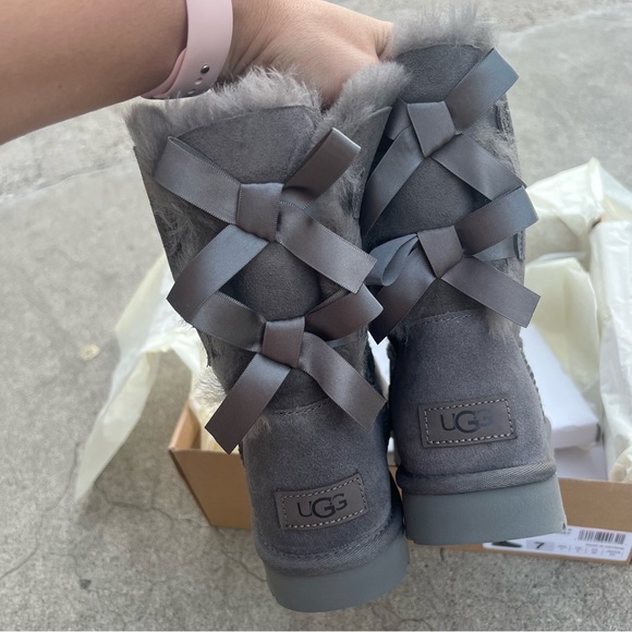 Ugg authentic Bailey bow womens new 100% authentic - Picture 2 of 5